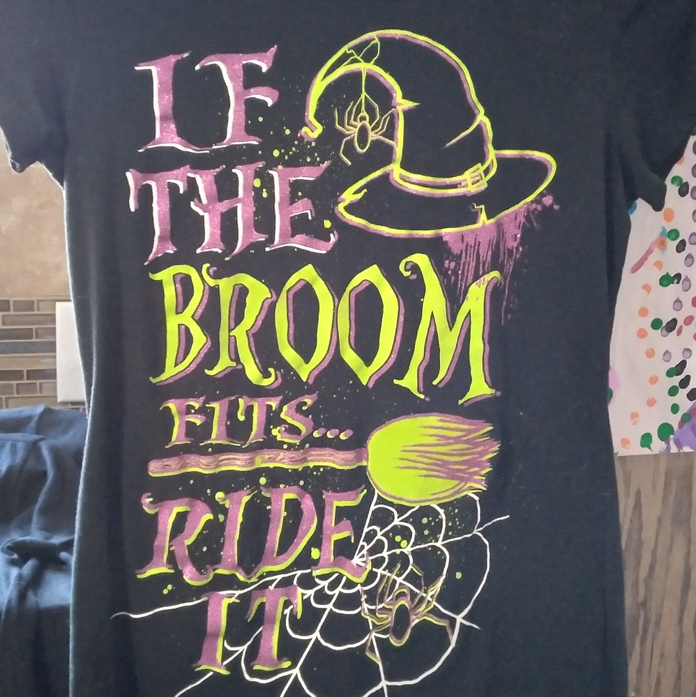 Short short sleeve novelty T